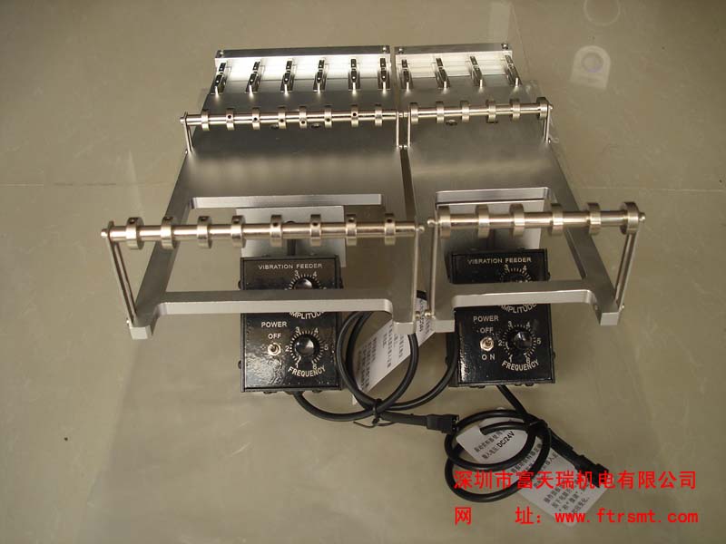 YAMAHAw_w_bw_STICK FEEDER